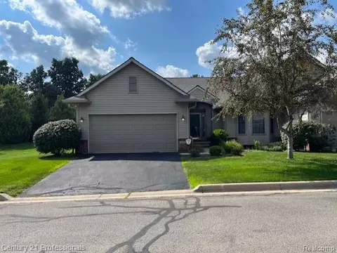 6252 Northridge Hills Dr #66, Brighton, MI 48116