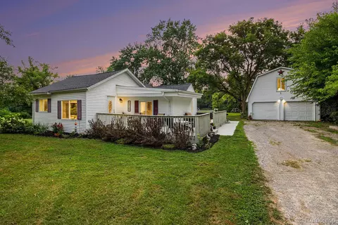 5429 Bangor Ave, Flushing, MI 48433