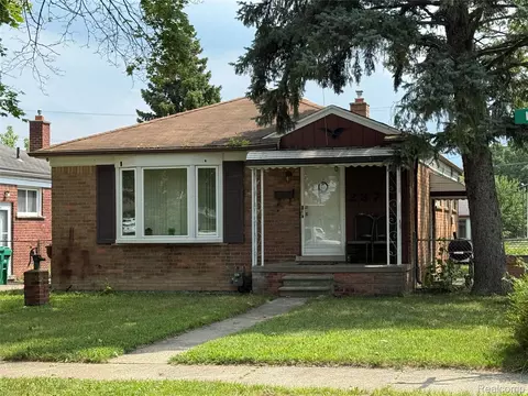 28783 Leona St, Garden City, MI 48135