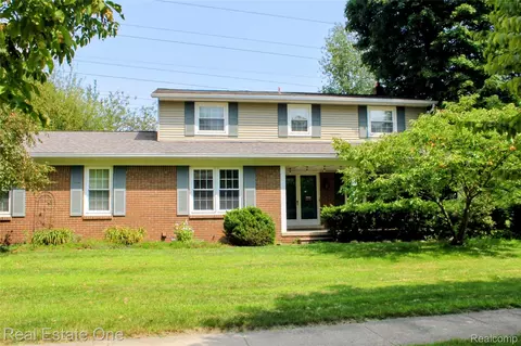 47830 Ben Franklin Dr, Shelby Township, MI 48315