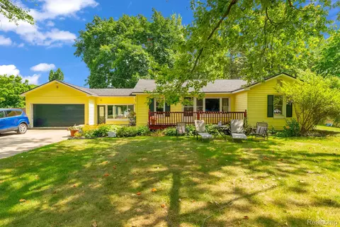 4350 Lessing Ave, Waterford, MI 48329