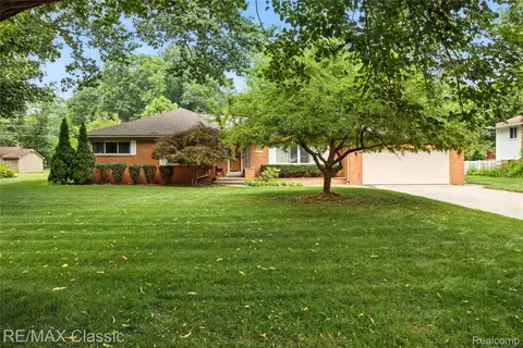 415 Booth Rd, Troy, MI 48085 photo 1