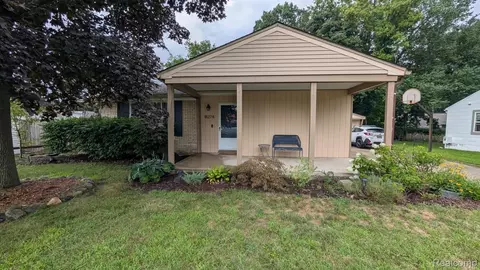 18274 Myron St, Livonia, MI 48152