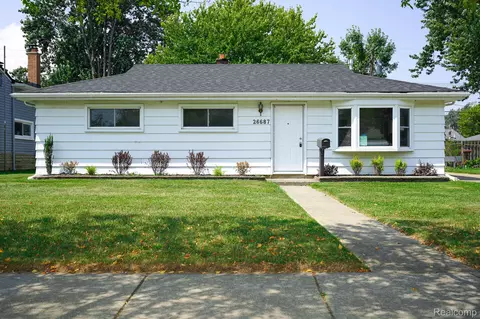 26687 Dale St, Roseville, MI 48066