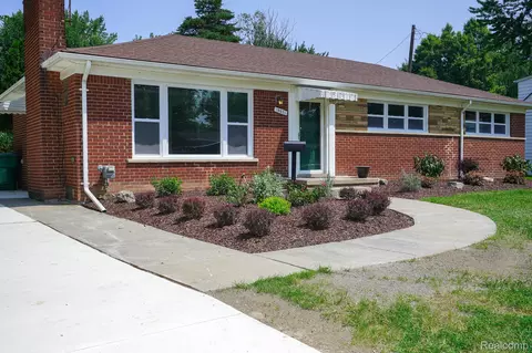 19071 Veronica Ave, Eastpointe, MI 48021