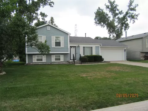 2850 Apache Trail Trl, Wixom, MI 48393