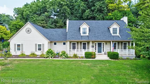 6360 Woodcrest Rdg, Independence, MI 48346