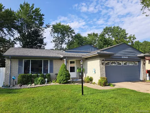 23940 Edinburgh St, Southfield, MI 48033