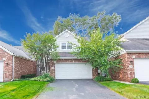 1126 Fairways #54, Troy, MI 48085