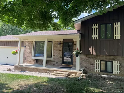 6050 Coventry Dr, Mundy, MI 48473