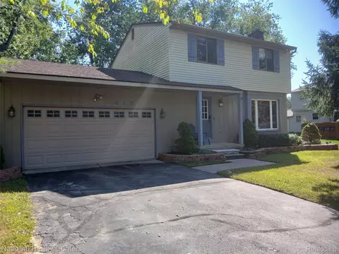 4161 Highland Ct, West Bloomfield, MI 48323