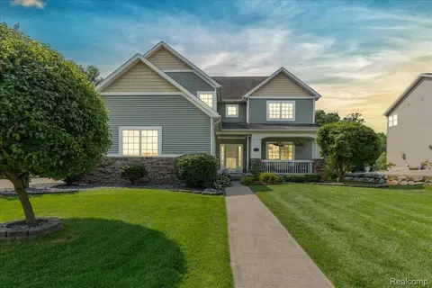 4142 Oak St, Grand Blanc, MI 48439