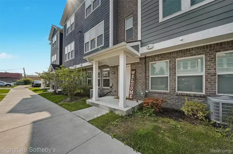 2927 Artemis Dr, Troy, MI 48085