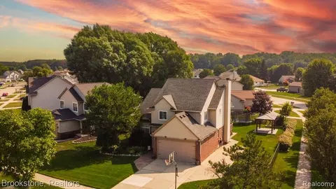 52028 Sycamore Dr, Chesterfield, MI 48047