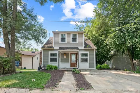 415 Hillwood, White Lake, MI 48383