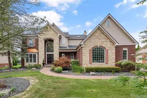1215 Hackney Ct, South Lyon, MI 48178