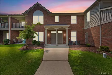 21904 Aberdeen Dr, Macomb, MI 48042