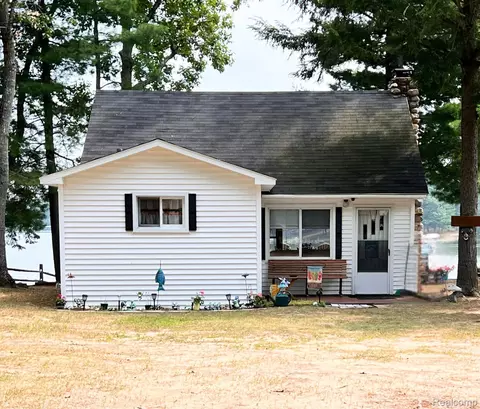 1952 Latham Rd, Grant, MI 48748