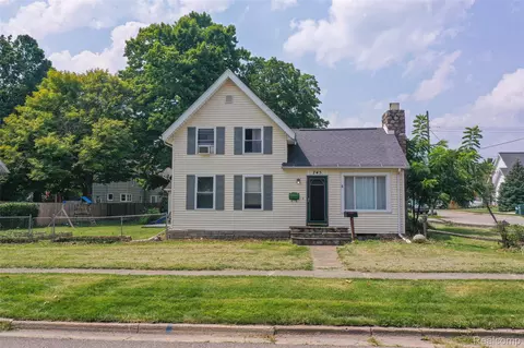 745 N Calhoun St, Lapeer, MI 48446