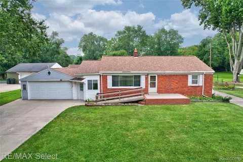 1120 Michelson Rd, Rochester Hills, MI 48307
