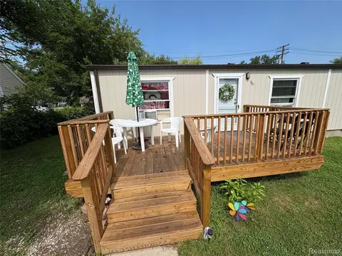 962 Adams St, Monroe, MI 48161 photo 1