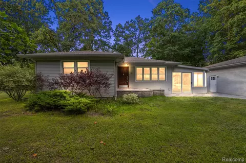 350 Casemer Rd, Orion, MI 48360