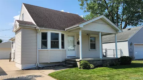 12949 Walnut St, Southgate, MI 48195