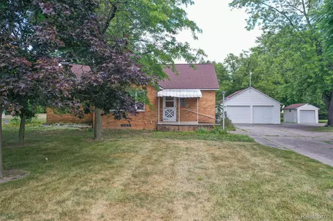 430 N Center Rd, Saginaw, MI 48638