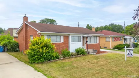 20901 Crestmont Ln, Dearborn Heights, MI 48127