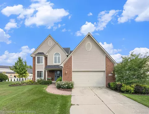 28016 Stillwater Ct, New Hudson, MI 48165
