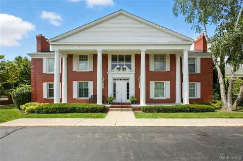 19710 W 13 Mile Rd #211, Beverly Hills, MI 48025