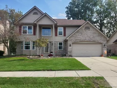 19197 Red Oak Ln, Brownstown, MI 48193