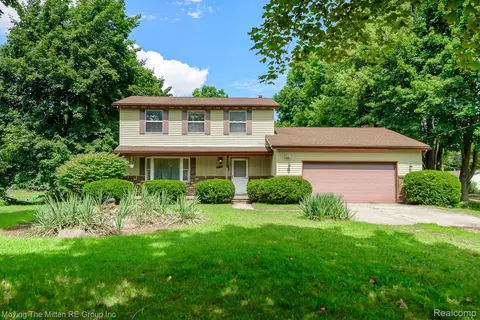 50274 Bog Rd, Van Buren, MI 48111