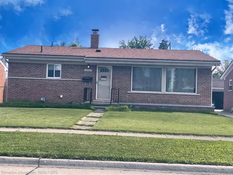32804 Mackenzie Dr, Westland, MI 48185