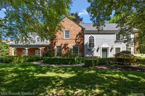 748 Waddington St, Bloomfield Township, MI 48301