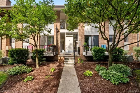 500 Ford St #B5, Plymouth, MI 48170