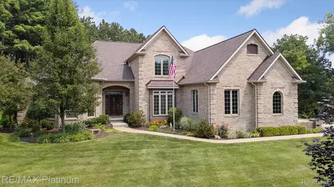 9071 Thornapple Dr, Putnam, MI 48169