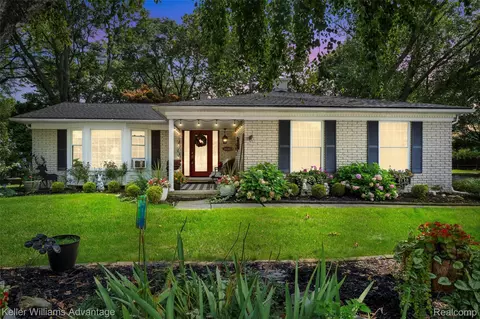 16566 Westbrook St, Livonia, MI 48154