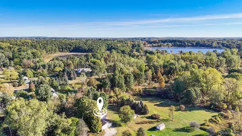1815 S Hadley Rd, Brandon, MI 48462