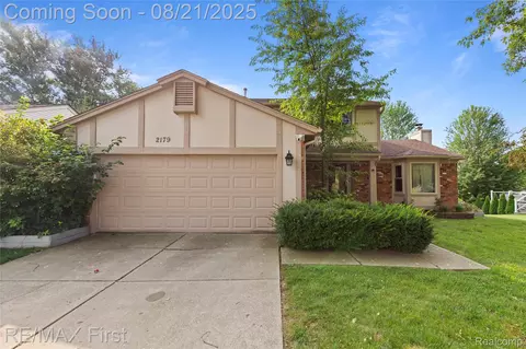 2179 Highsplint Dr, Rochester Hills, MI 48307