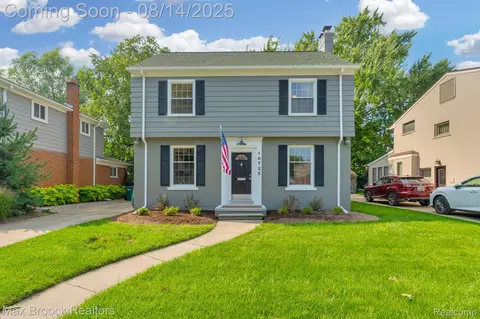 10725 Talbot Ave, Huntington Woods, MI 48070