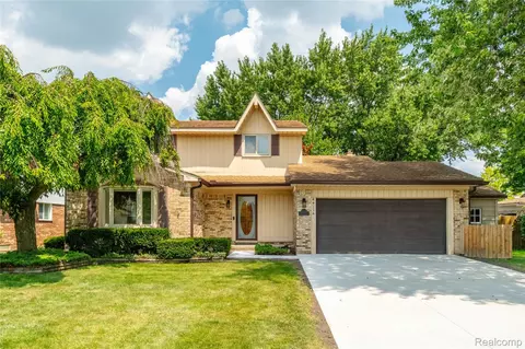 44114 Somerset Sq, Canton, MI 48187