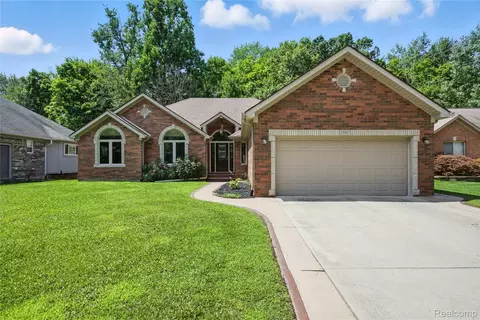 55937 Fallbrooke Dr, Macomb, MI 48042