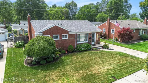 9373 Lathers St, Livonia, MI 48150