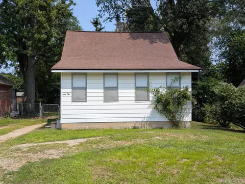 910 Michigan St, Brighton, MI 48116