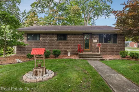 1753 Schuman St, Garden City, MI 48135
