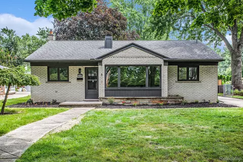 31100 W Rutland St, Beverly Hills, MI 48025
