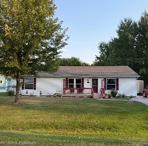 5740 Iroquois Dr, Genoa, MI 48843