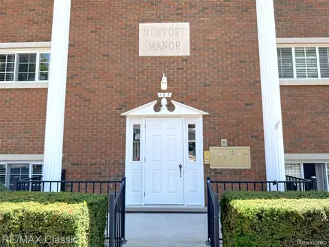 165 S Water St #203, Marine City, MI 48039