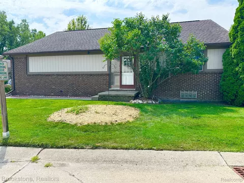 20561 Longwood Dr, Clinton Township, MI 48038
